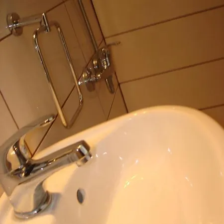 피룰 센터 룸스 *